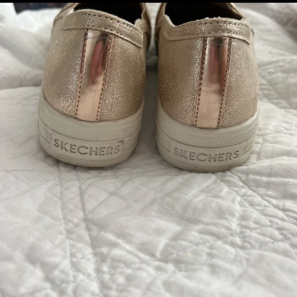 Skechers sparkly pearl slightly used women's shoes size 6